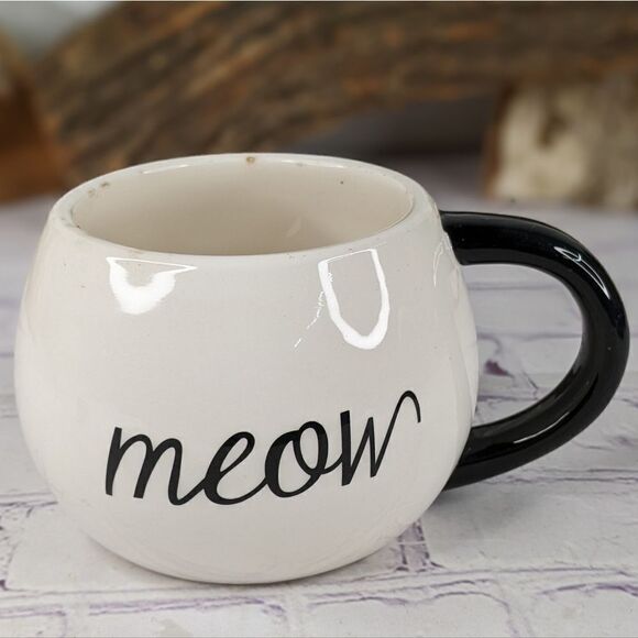 World Market Surprise Cat "Meow" Coffee Mug with Siamese Cat Inside - 17 Oz - Picture 2 of 9